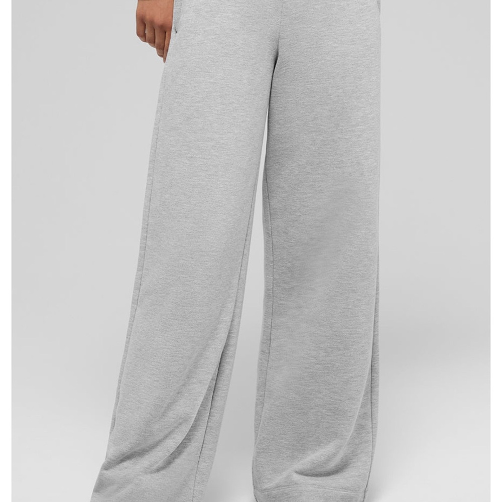 Alo Serenity Wide Leg Sweatpants - Light Gray NWT Size Small - Picture 2 of 5